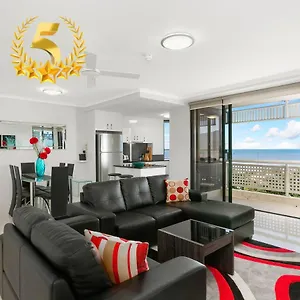 https://cairns-luxury-seafront-apartment.cairnshotels4all.com
