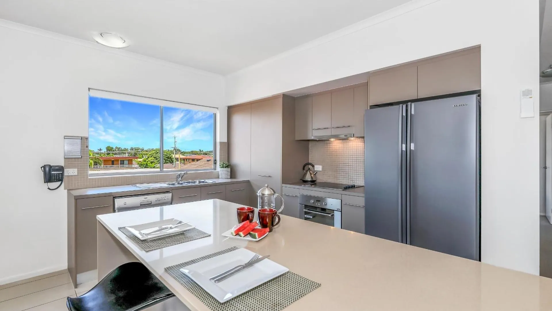 On The Bay Apartments Bongaree Aparthotel