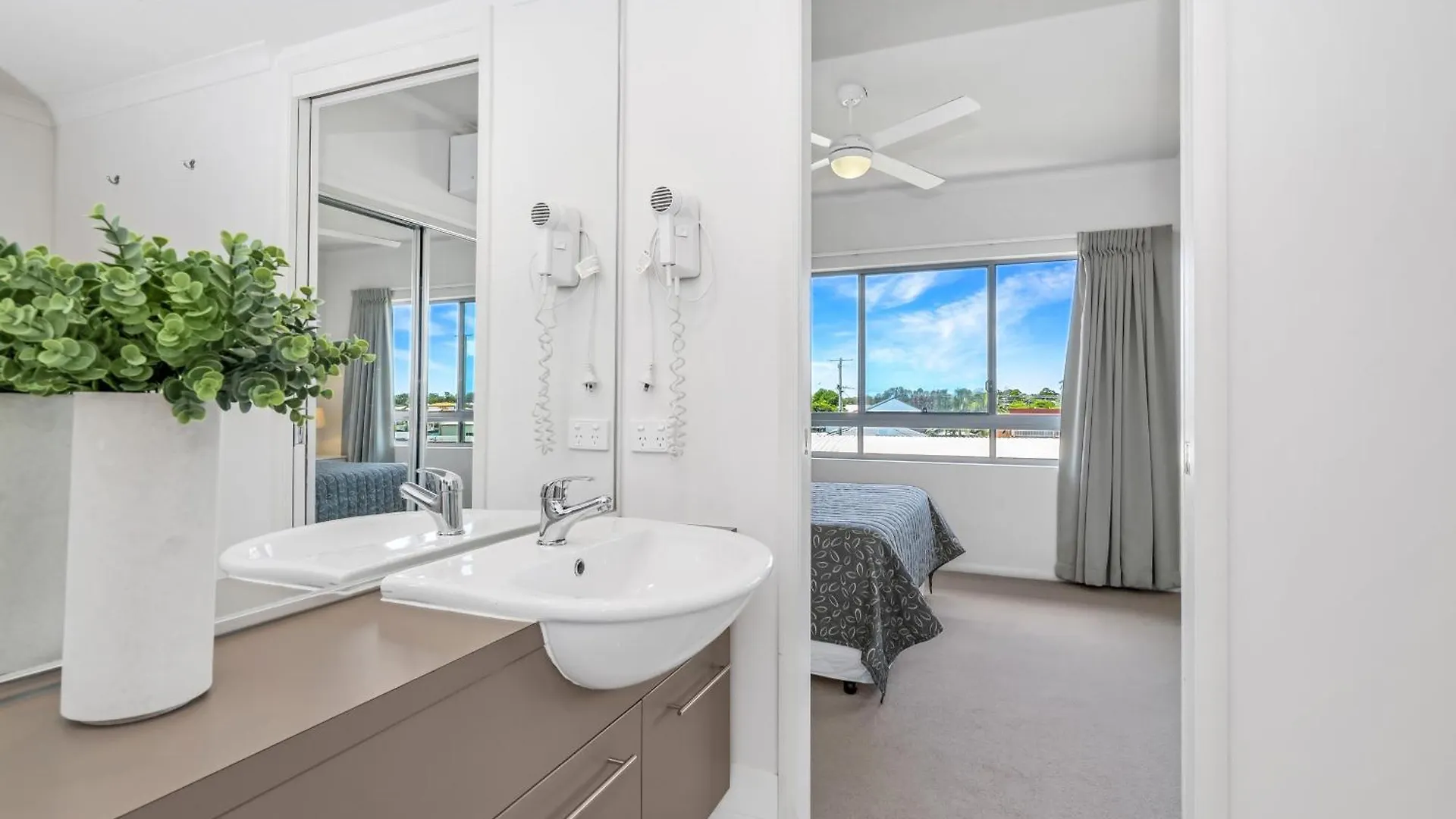 On The Bay Apartments Bongaree Australia